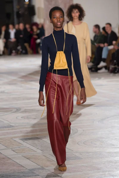 Look 14